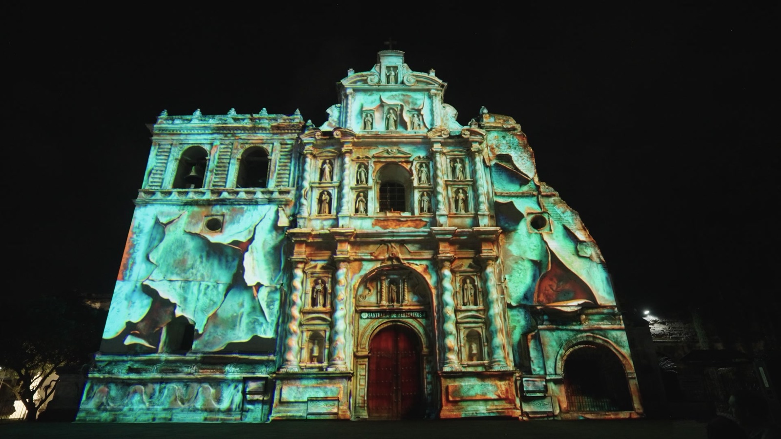 A frame from RE:SORB’s projection content for the baroque façade of the San Francisco church in La Antigua Guatemala, rendered in golden light