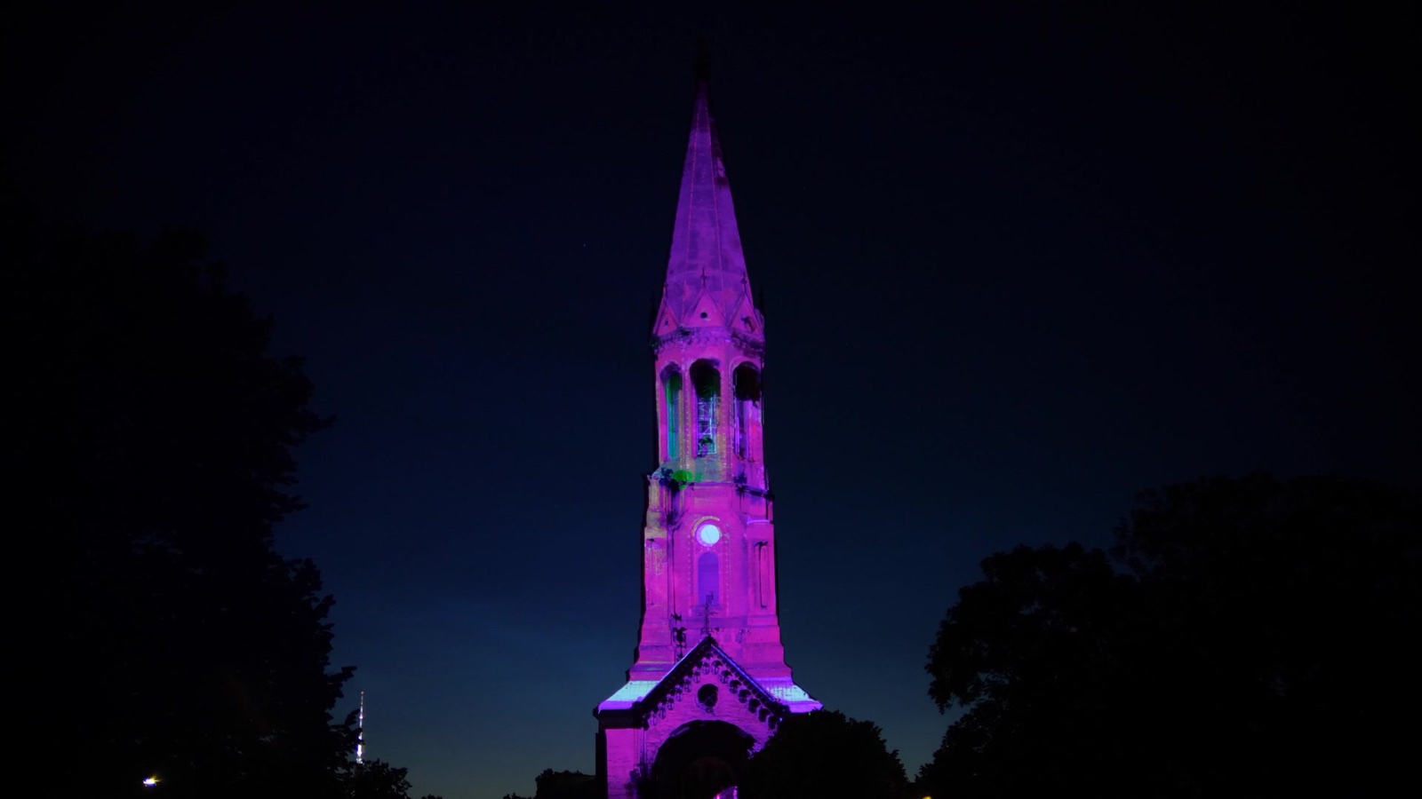 The whole tower of the Emmauskirche washed in magenta light by the projection mapping